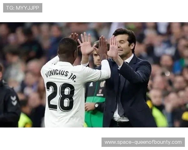 皇马球迷嘘声转掌声,维尼修斯鼓掌回应显风度