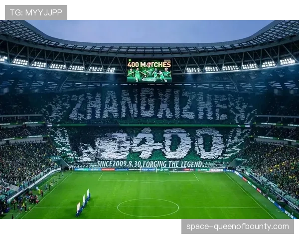 看台风景:皇马客场球迷区展示巨幅TIFO致敬传奇迪斯蒂法诺 看台风景:皇马客场球迷区展示巨幅TIFO致敬传奇迪斯蒂法诺